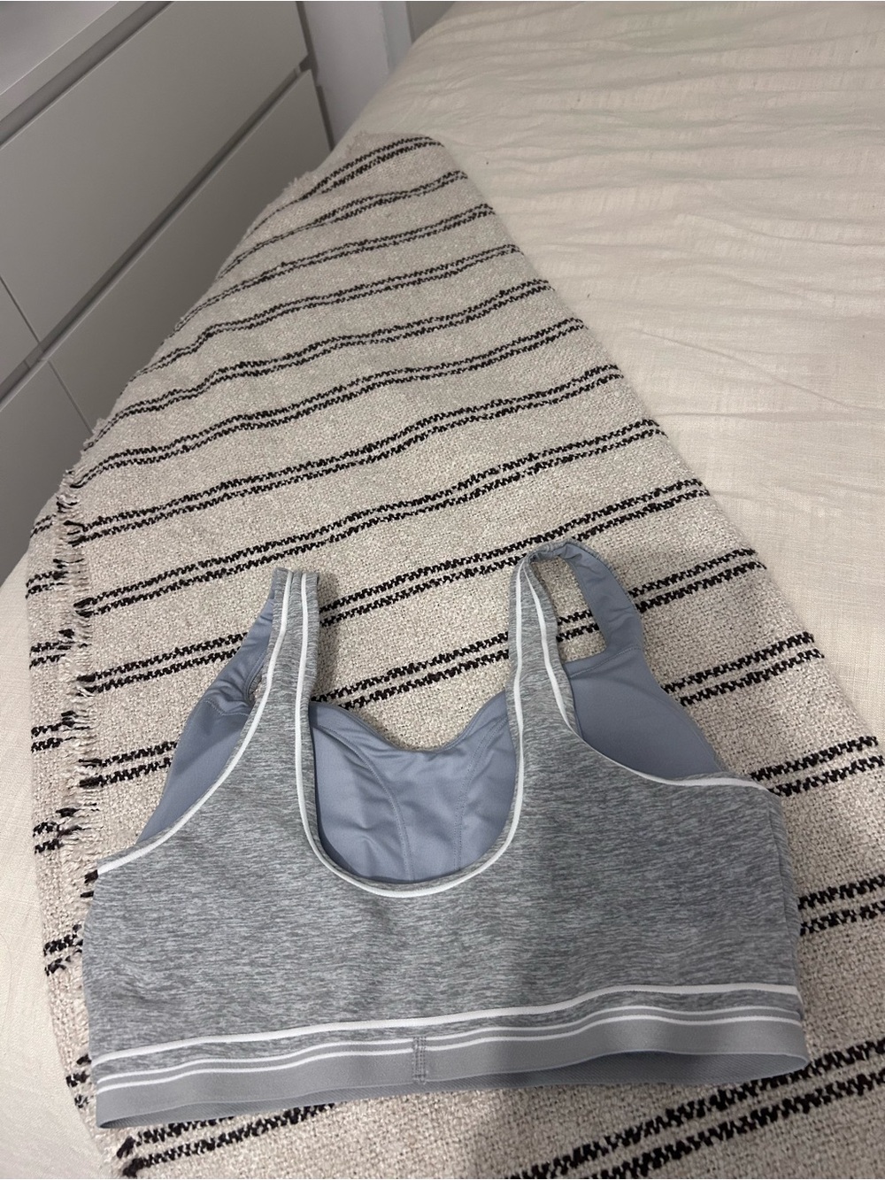 Alo Soft Heart Throb Sports Bra - Picture 4 of 5